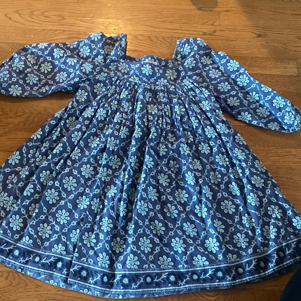 Beautiful flowy dress for kids